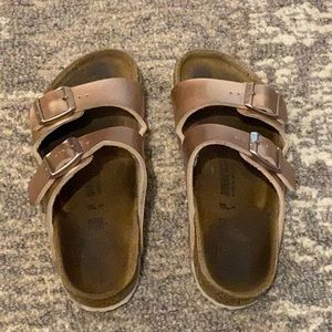 Birkenstock girls sandals rose gold
